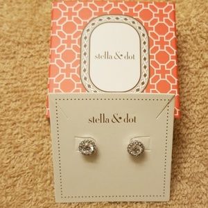 Stella & Dot Duchess Studs Earrings